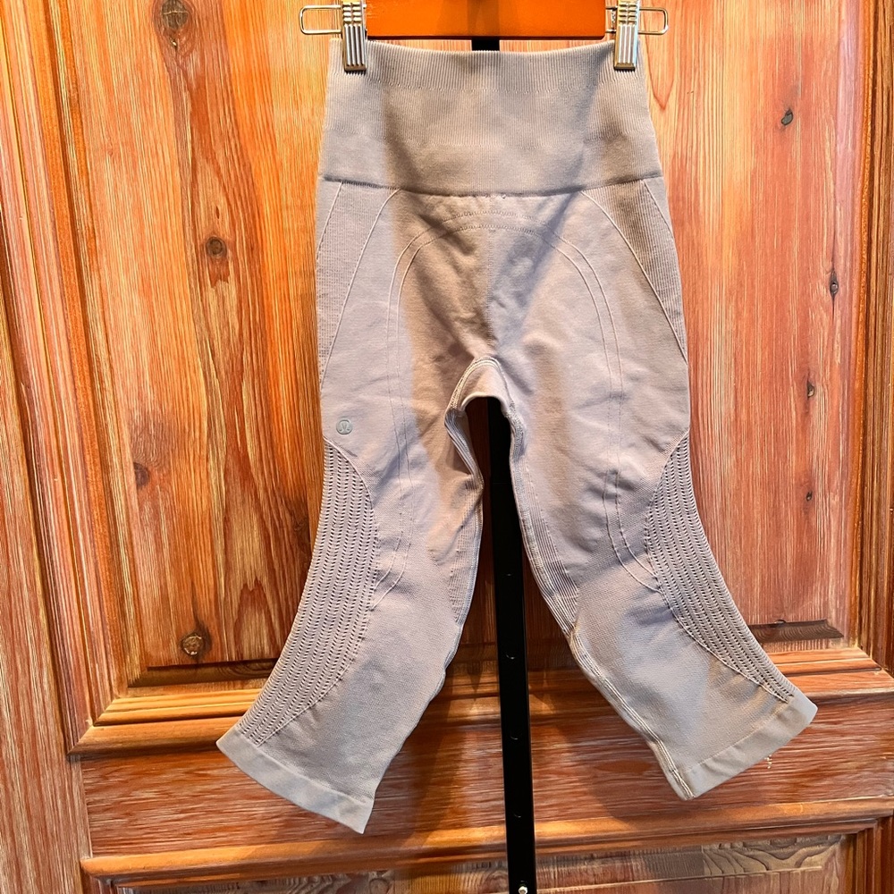 Like New Lululemon Taryn Toomey Crop leggings